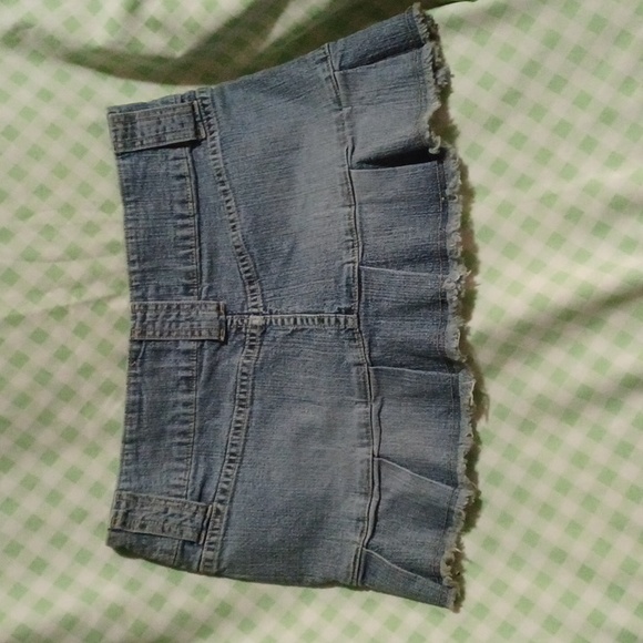 YMI , a mini skirt size 9 30% cotton 13% polyester 1% Spandex and 56% ramie - Picture 2 of 3